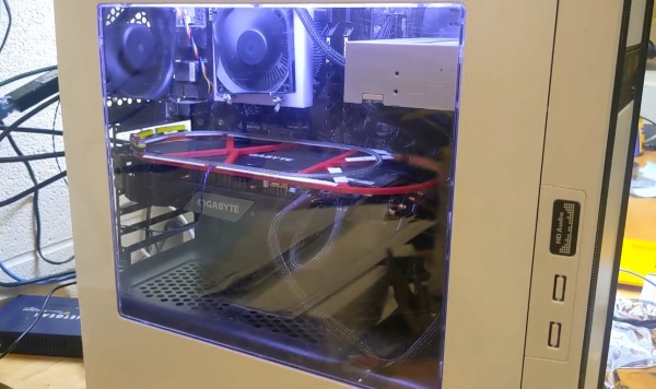 Инженер собрал компьютер, внутри которого едет поезд