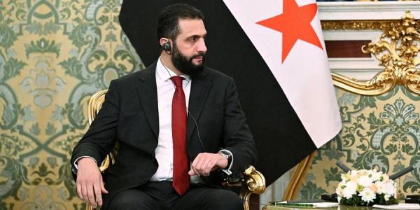 Бывший террорист-джихадист Ахмед аш-Шараа стал первым главой Сирии, которого пригласили в резиденцию президента США (Фото: Reuters)