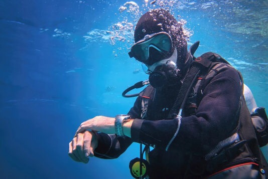 Первый в мире экзоскелет для дайверов помогает пловцам работать ластами