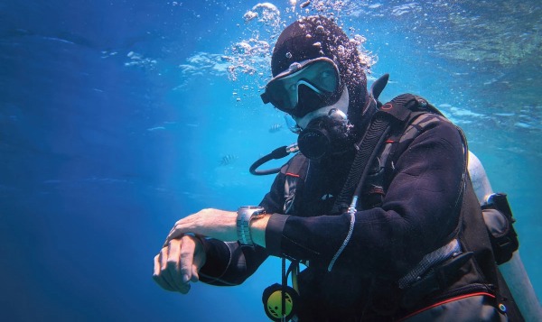 Первый в мире экзоскелет для дайверов помогает пловцам работать ластами