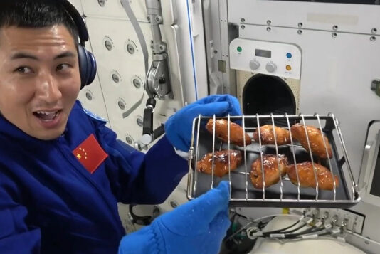 На китайской космической станции впервые пожарили курочку-гриль