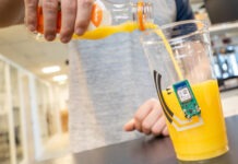 Простейшая умная наклейка превратит любую чашку в инструмент для мониторинга здоровья