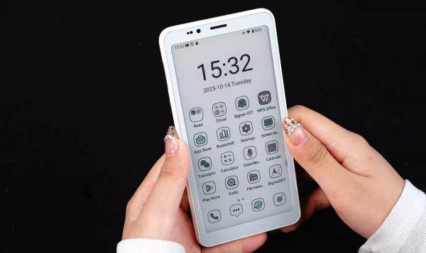 Bigme представила два недорогих смартфона с экранами на электронных чернила