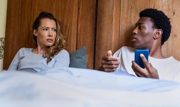 В мире растет число разводов из-за интрижки одного из супругов с чат-ботом