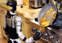 Робот-повар за $80 тысяч устроил разгром на кухне