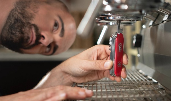 Victorinox разработала специальную версию швейцарского армейского ножа для любителей кофе