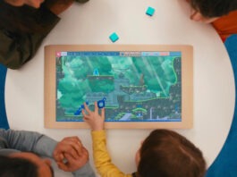 Настольная цифровая консоль Board создана для игр и общения всей семьей