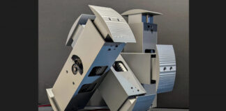 Прототип робота TARS из «Интерстеллар» делает первые уверенные шаги