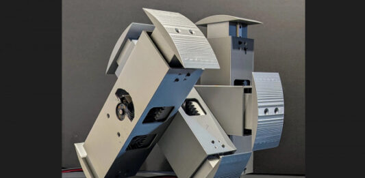 Прототип робота TARS из «Интерстеллар» делает первые уверенные шаги