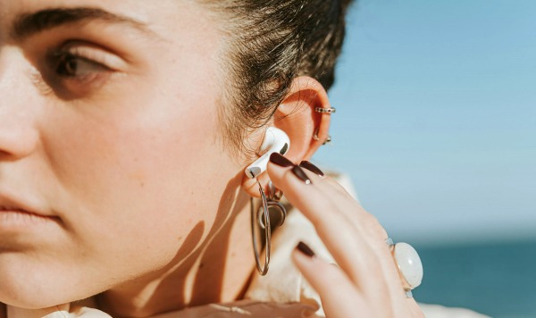 Google готовится превратить любые наушники в систему мгновенного перевода