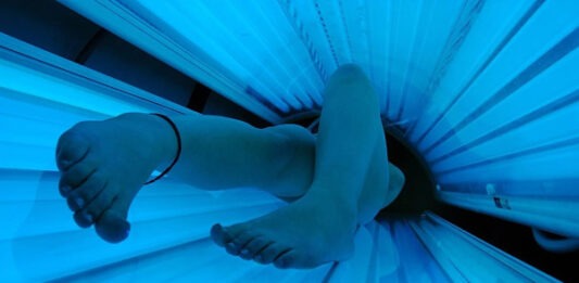 Солярии провоцируют мутации ДНК кожи и втрое увеличивают риск меланомы