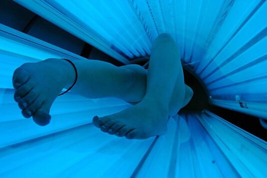 Солярии провоцируют мутации ДНК кожи и втрое увеличивают риск меланомы