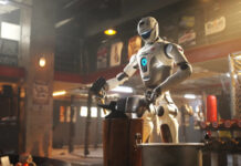 Промышленный робот Т800 демонстрирует неожиданный навык владения кунг фу