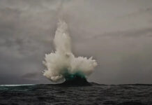 «Невозможную волну» запечатлели на видео у побережья Австралии