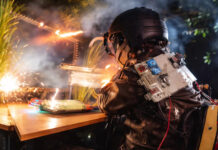 Кастомная игровая система готова выстрелить в вас фейерверком или полить настоящим дождем