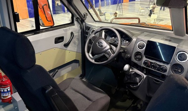 На форуме «Арктика: настоящее и будущее» показали новейший вездеход «Звезда Т13»