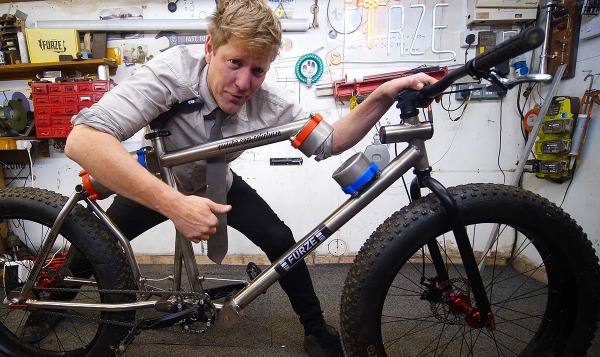 Эксцентричный изобретатель разработал велосипед на магнитной подвеске