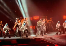 Китайские роботы G1 выступили на сцене в качестве подтанцовки крупного музыкального шоу