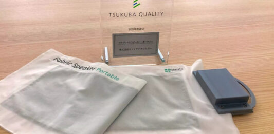 Японские инженеры превратили обычную ткань в мобильную колонку