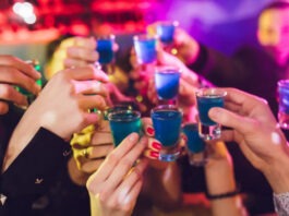 Коктейль с жидким азотом отправил посетителя бара в реанимацию