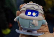 Забавный питомец Sweekar — физический аналог тамагочи, который умеет заботиться о себе сам