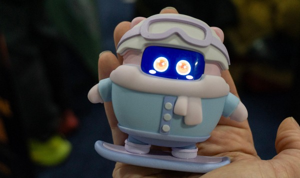 Забавный питомец Sweekar &mdash; физический аналог тамагочи, который умеет заботиться о себе сам