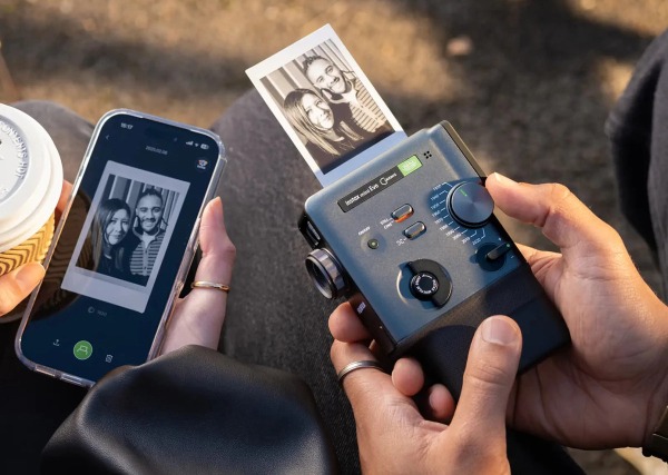 Новейшая камера Mini Evo Cinema от Fujifilm снимает видео в ретро-стиле 1960-х годов