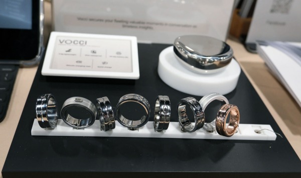 Кольцо-диктофон Vocci может записывать аудио до 8 часов без подзарядки