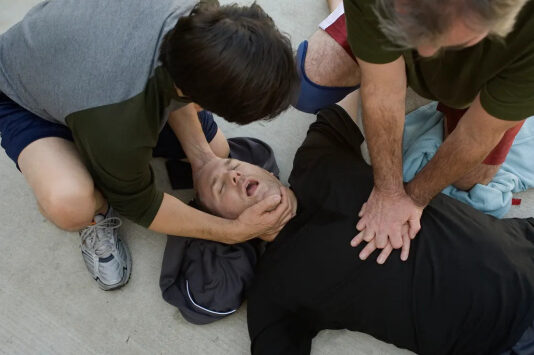 Микропластик закупоривает артерии и провоцирует инсульты и инфаркты — особенно у мужчин