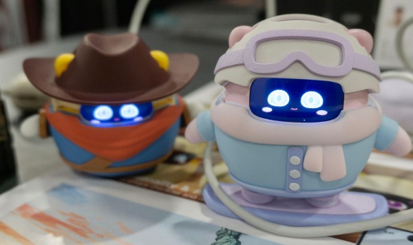 Забавный питомец Sweekar &mdash; физический аналог тамагочи, который умеет заботиться о себе сам