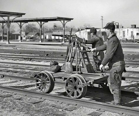 Что такое дрезина, как она устроена и где используется в наши дни