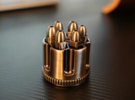 Гаджет Bullet Dice в виде револьверного барабана метает игровые кубики весьма необычным способом
