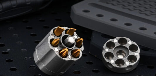 IdealSpark представила титановую отвертку в виде револьверного барабана