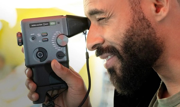 Новейшая камера Mini Evo Cinema от Fujifilm снимает видео в ретро-стиле 1960-х годов