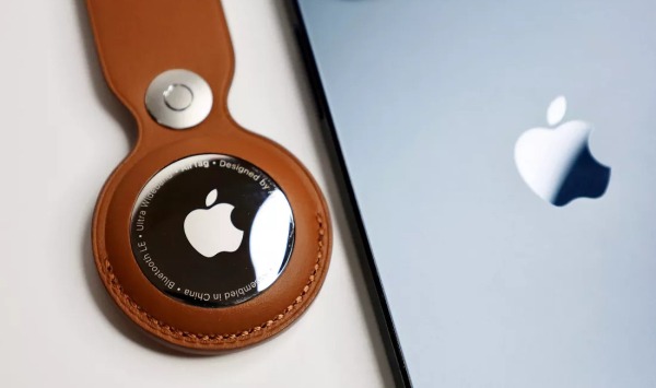 Apple разрабатывает носимый ИИ-гаджет, внешне напоминающий AirTag