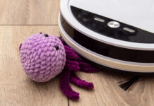 Любознательный инженер случайно возглавил целую армию роботов-пылесосов