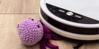 Любознательный инженер случайно возглавил целую армию роботов-пылесосов