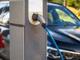 Быстрая зарядка ускоряет деградацию батарей электромобилей вдвое