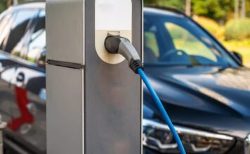 Быстрая зарядка ускоряет деградацию батарей электромобилей вдвое