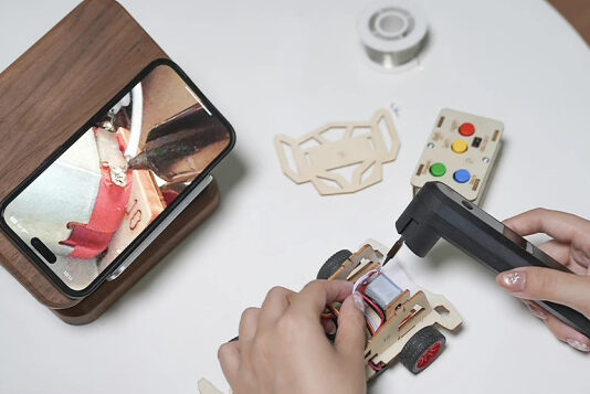 Умный паяльник D01 поможет выполнить тонкую работу благодаря встроенной камере