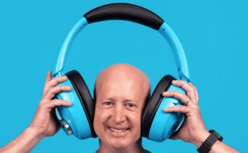 Эти гигантские наушники Blue XL от JLab — реальный гаджет, а вовсе не первоапрельская шутка