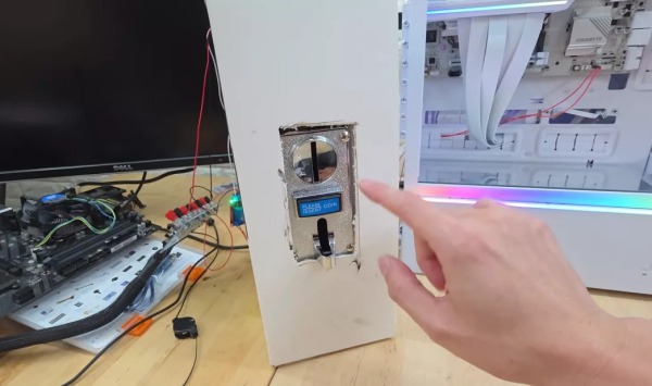 Энтузиаст превратил ПК в игровой автомат &ndash; чтобы поиграть, нужно кинуть монетку