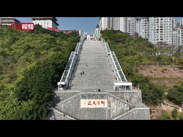 Богиня Ушань: в Китае открылся самый длинный эскалатор в мире