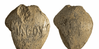 Греческая пуля для пращи возрастом 2100 лет принесла врагу издевательское послание