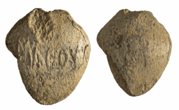 Греческая пуля для пращи возрастом 2100 лет принесла врагу издевательское послание