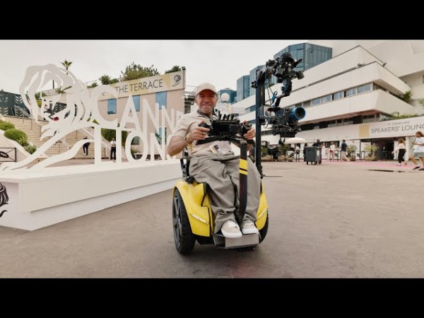 Гениальное изобретение превращает инвалидную коляску в профессиональный стедикам на колесах