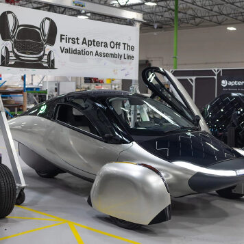 Aptera выпустила первые образцы электромобиля, которому не нужны розетки