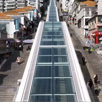 Богиня Ушань: в Китае открылся самый длинный эскалатор в мире