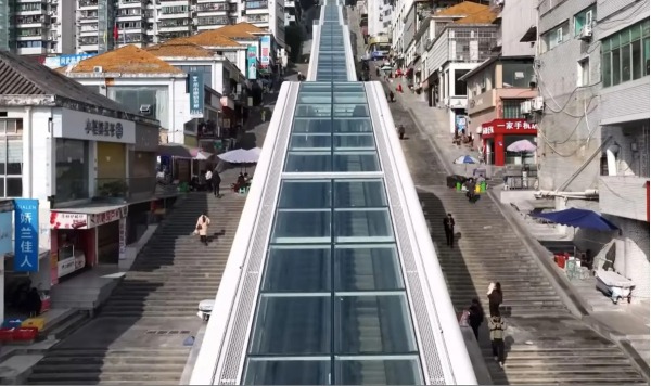 Богиня Ушань: в Китае открылся самый длинный эскалатор в мире