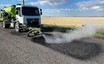 Распылитель жидкого битума Cimline P5 ремонтирует выбоины на асфальте всего за 2 минуты